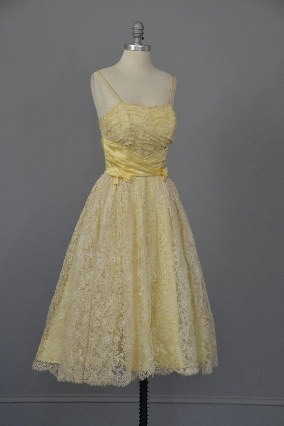 1950s White Lace Buttercup Party Prom Dress