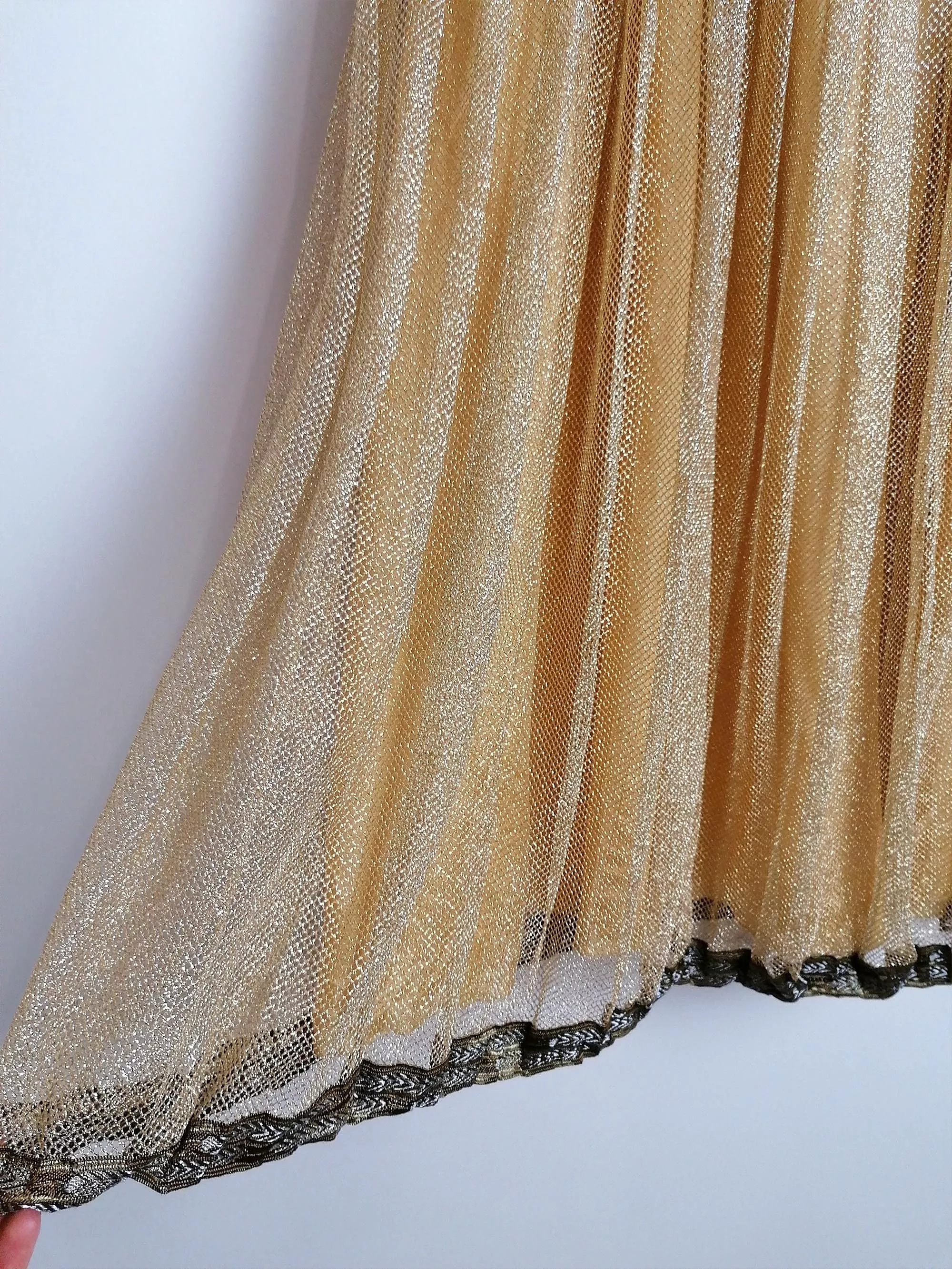 80's VERA MONT Gold Mesh Full Skirt - size M-L / UK 14 / F 42