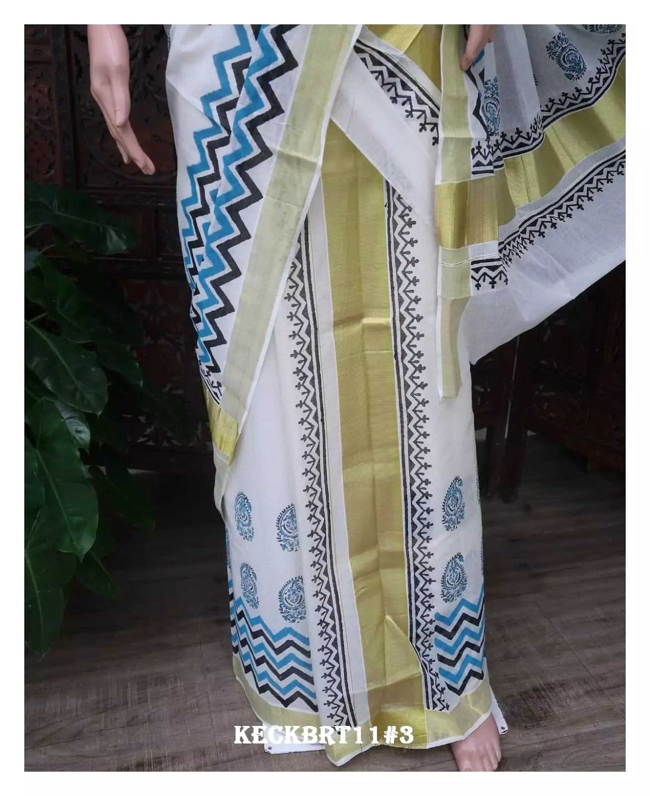 Hansika , Hand Block Printed Set Mundu with Contrast Blouse Piece -KIA001SMA