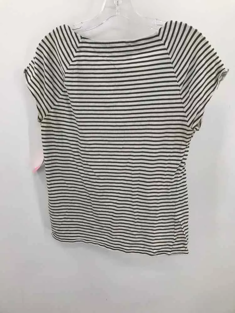 Pre-Owned WHBM Ivory Size Medium T-shirt