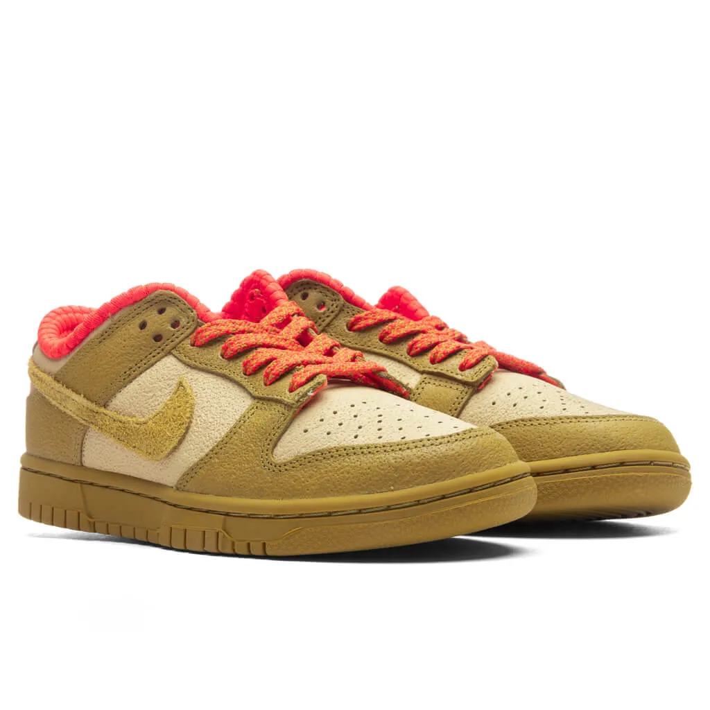 Women's Dunk Low - Sesame/Bronzine/Picante Red