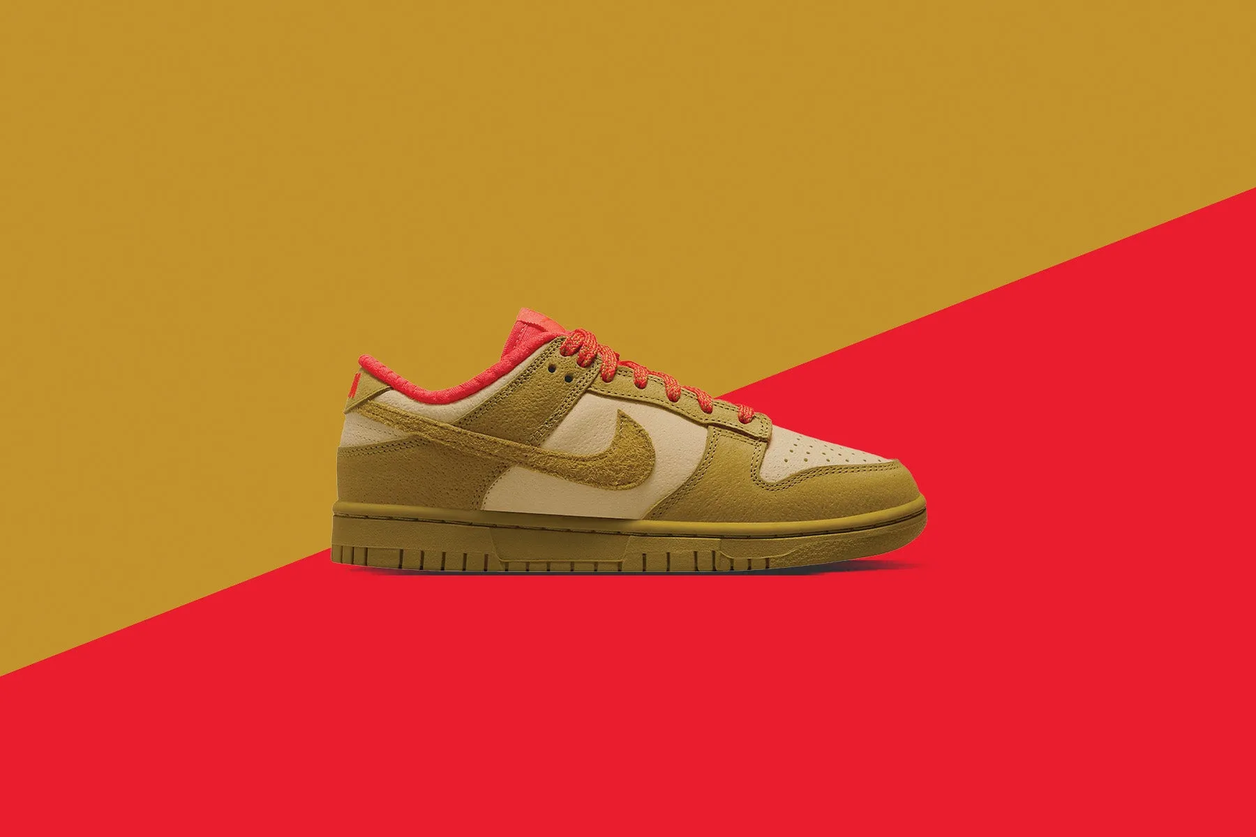 Women's Dunk Low - Sesame/Bronzine/Picante Red